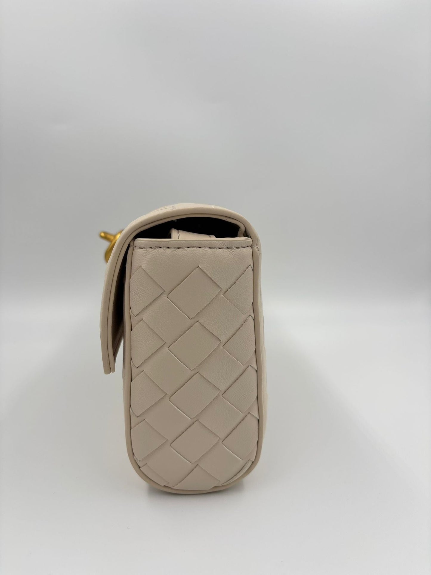 VITTORIA™ | BOLSO DE LUJO ENTRELAZADO CON CIERRE DORADO