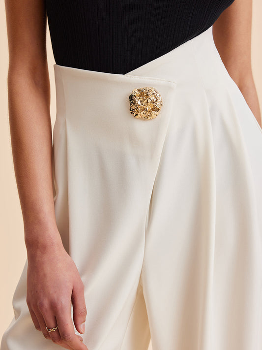 Pantalón Palazzo con Broche Decorativo