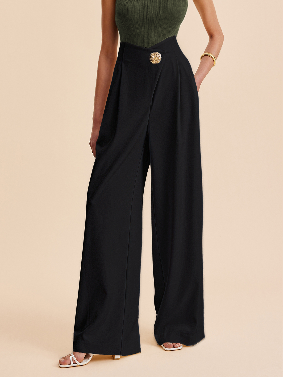 Pantalón Palazzo con Broche Decorativo