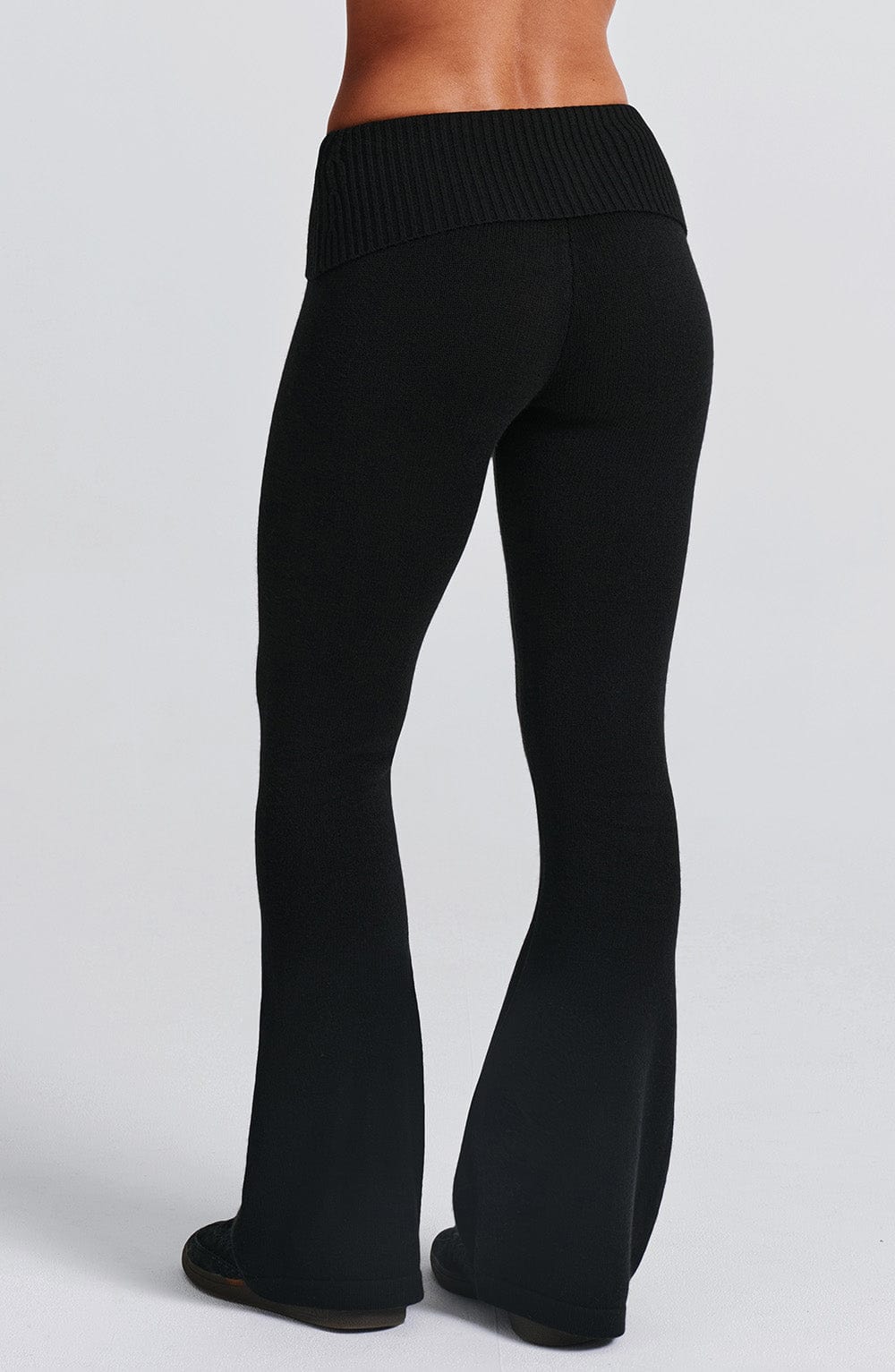 Pantalón Knit Negro de Corte Flare