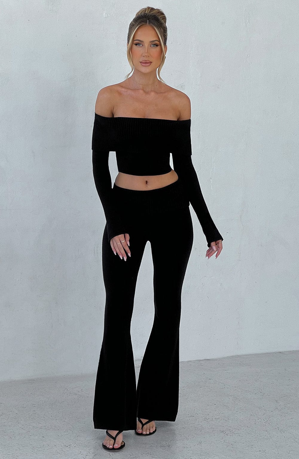 Pantalón Knit Negro de Corte Flare